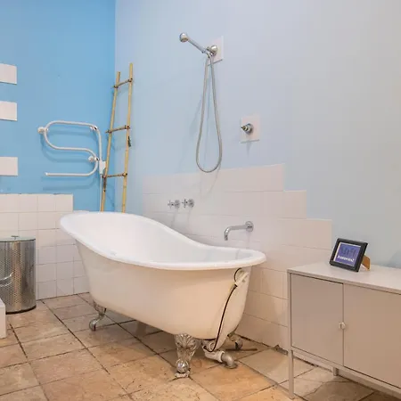 Apartment 3bdr Mouraria By Lovelystay